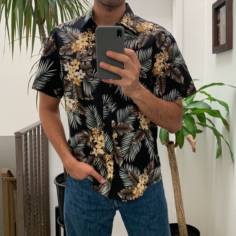 HAWAIIAN SHIRT, Size MEDIUM, short sleeve button up